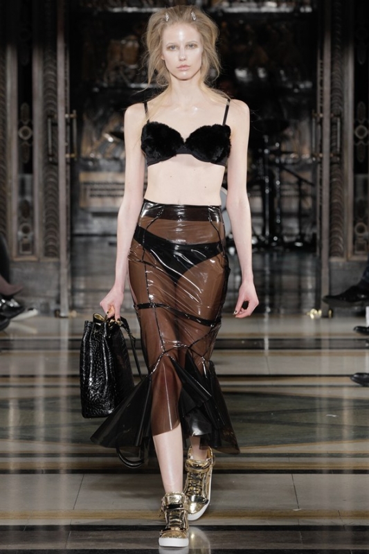 Quirine Engel shows London Fall 2014 Pinghe